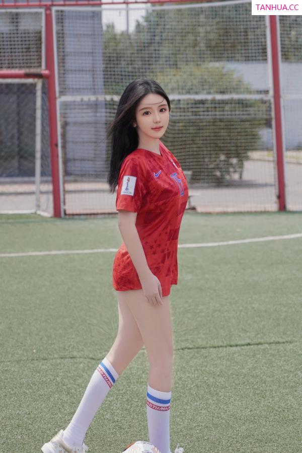   [XiuRen]高清写真图 2024.06.20 No.8733 小薯条nienie 美腿丝袜第15张图片